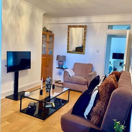 2 Bedroom Flat In Camberwell Green - Central Location With Excellent Connections To Tourist Attractions And Main London Airports Zewnętrze zdjęcie