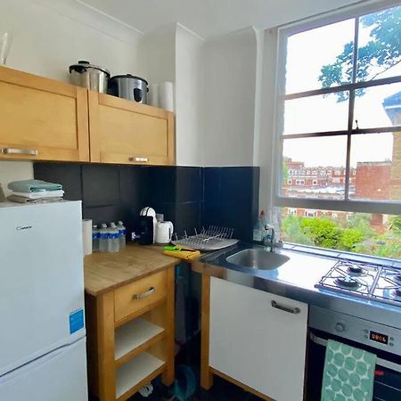 2 Bedroom Flat In Camberwell Green - Central Location With Excellent Connections To Tourist Attractions And Main London Airports Zewnętrze zdjęcie