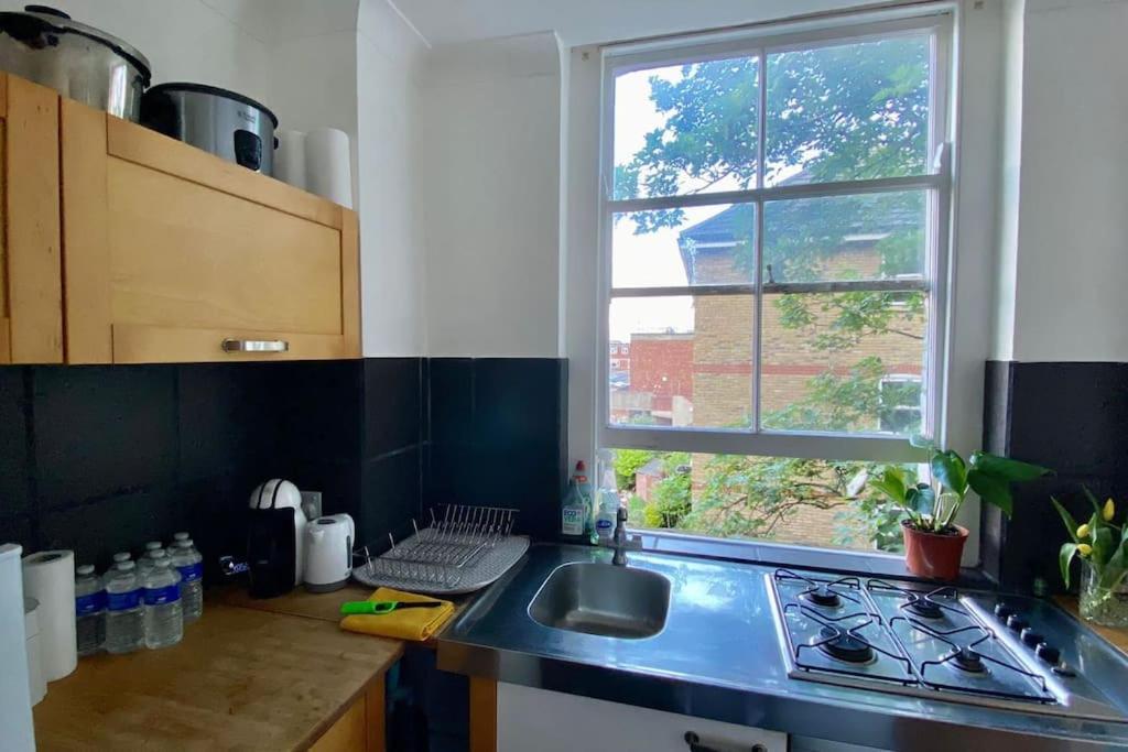 2 Bedroom Flat In Camberwell Green - Central Location With Excellent Connections To Tourist Attractions And Main London Airports Zewnętrze zdjęcie
