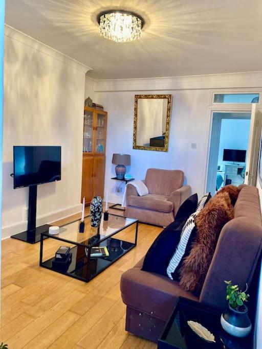 2 Bedroom Flat In Camberwell Green - Central Location With Excellent Connections To Tourist Attractions And Main London Airports Zewnętrze zdjęcie