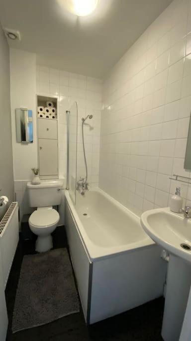 2 Bedroom Flat In Camberwell Green - Central Location With Excellent Connections To Tourist Attractions And Main London Airports Zewnętrze zdjęcie