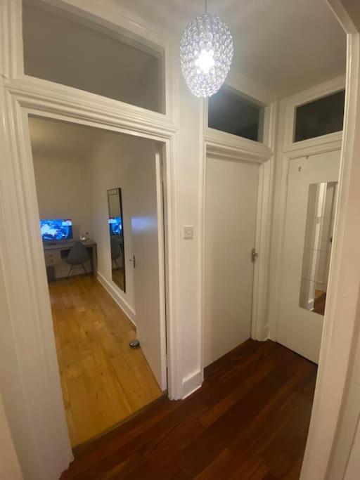 2 Bedroom Flat In Camberwell Green - Central Location With Excellent Connections To Tourist Attractions And Main London Airports Zewnętrze zdjęcie